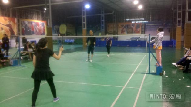 图3、陶城报记者接球情景-瓷砖一线品牌hjc888黄金城陶瓷