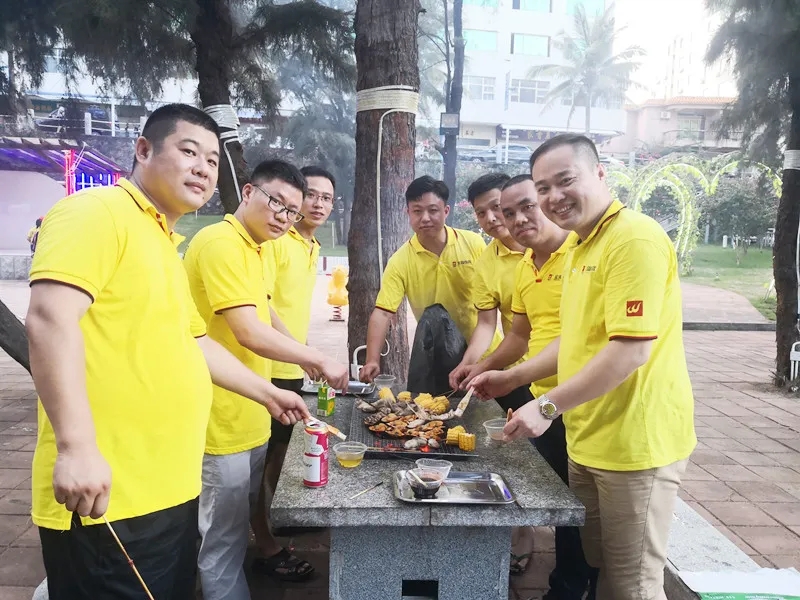 hjc888黄金城地砖事情职员在野炊