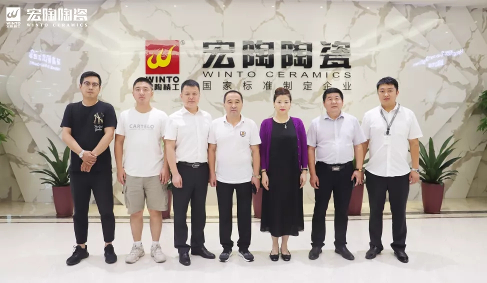 hjc888黄金城和地砖向导照相留念