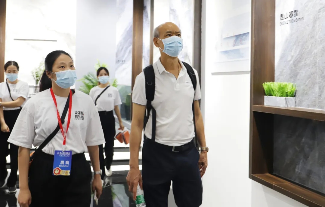 集团董事长助理叶劲立和集团照料欧家瑞旅行hjc888黄金城梦工厂图片