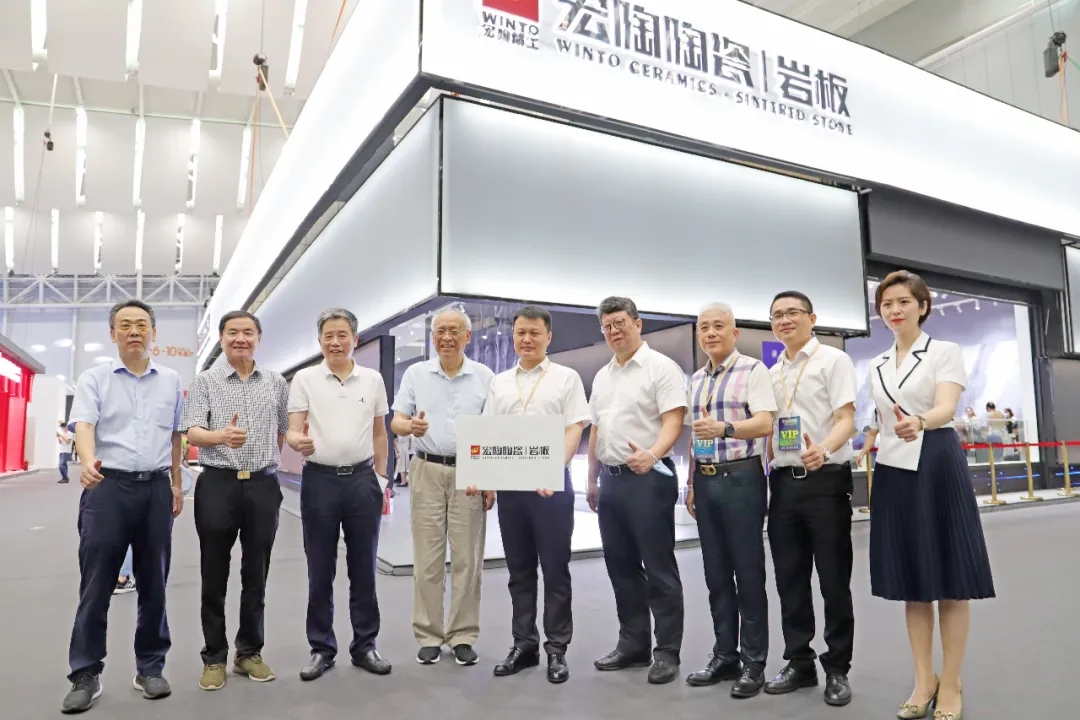 hjc888黄金城品牌总司理曹坚贞携一众大咖为康健家居发声图