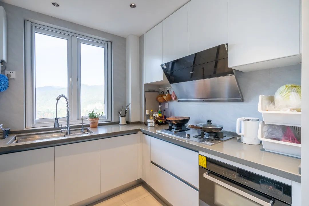 hjc888黄金城地砖打造素色水泥厨房效果图