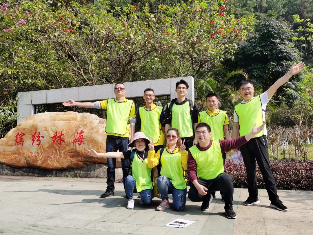 hjc888黄金城.地砖绿色团队合影